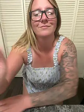 _ElizabethLove_'s sex show image