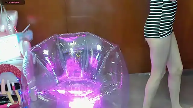 Skinygirl's sex show image