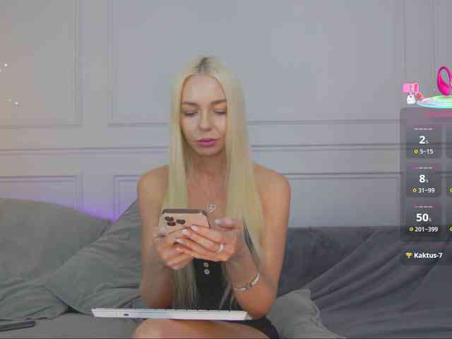 WhiteGirl-one's sex show image