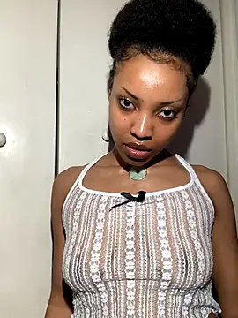 Queenkimi777's sex show image