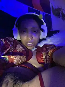 Queenkimi777's sex show image