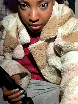 Queenkimi777's sex show image