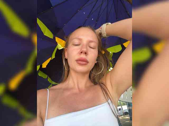 Linnea's sex show image