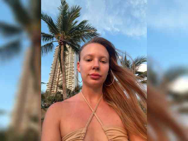 Linnea's sex show image