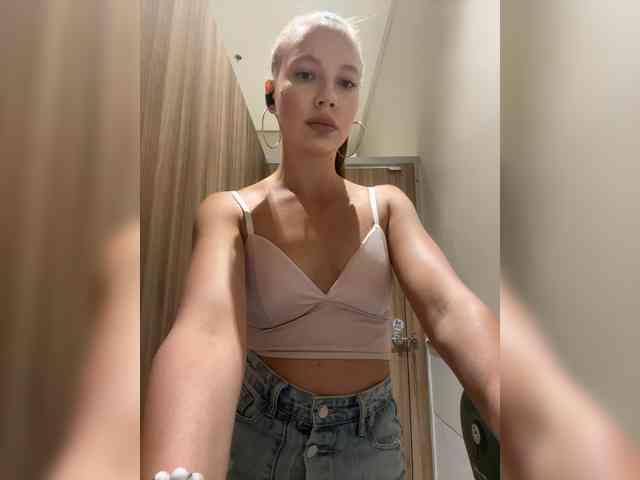 Linnea's sex show image