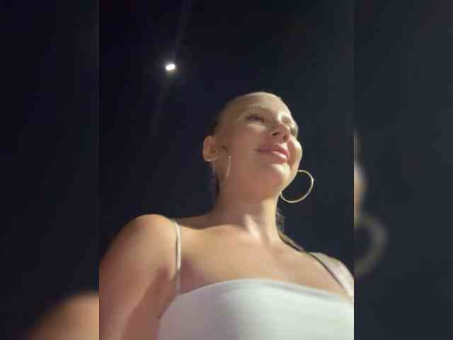 Linnea's sex show image