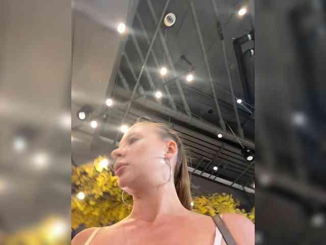 Linnea's sex show image