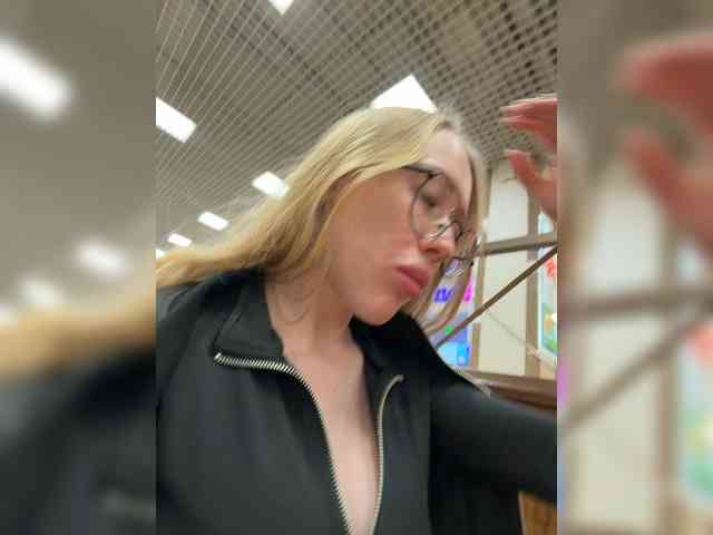 Likachkaa's sex show image