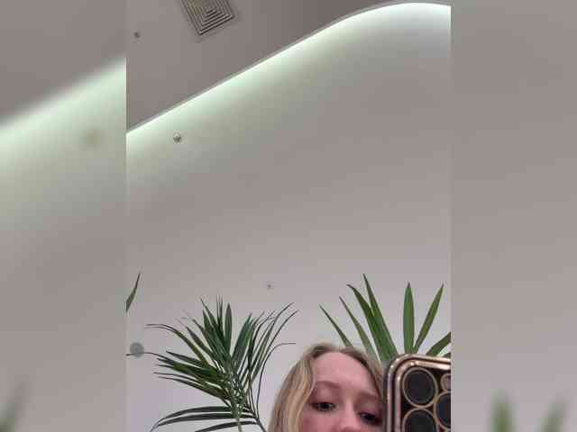 Likachkaa's sex show image