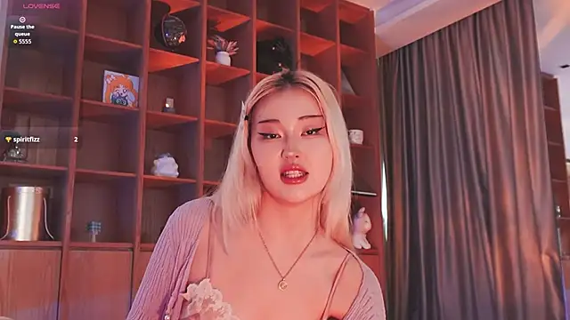 Изображение секс-шоу модели hyun_chia Изображение секс-шоу модели hyun_chia