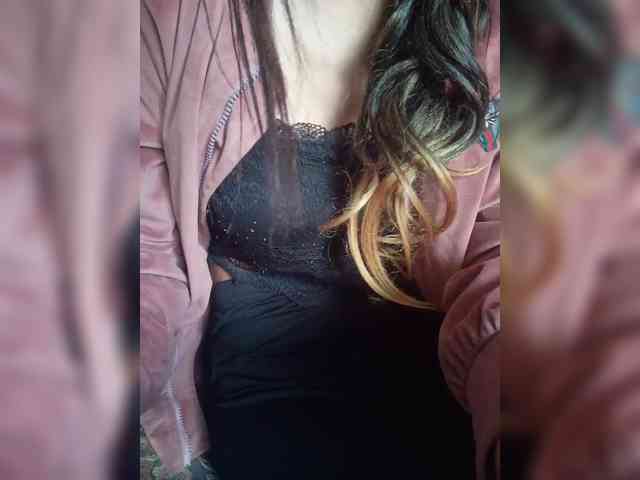 Изображение секс-шоу модели Maella22 Изображение секс-шоу модели Maella22