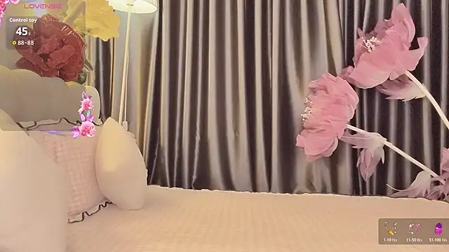 Изображение секс-шоу модели --102KymMiiss--