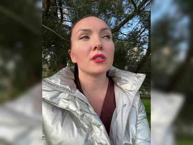 Изображение секс-шоу модели DIVORA