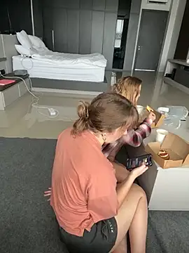 Nura_n_Sarah's sex show image