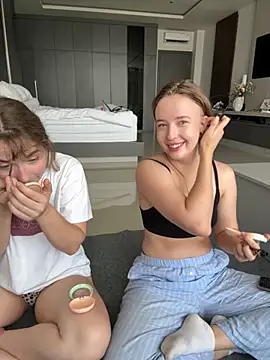 Nura_n_Sarah's sex show image