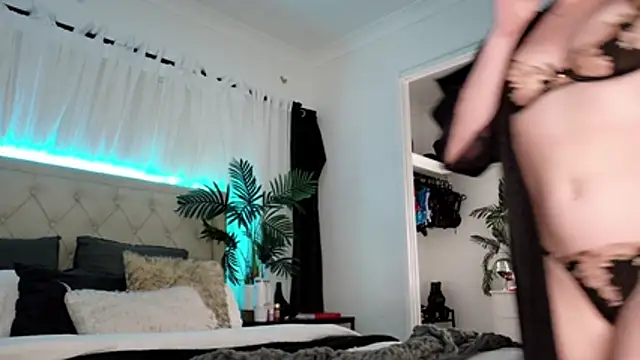 keelieuncensored's sex show image