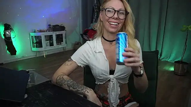 LaraPunkt's sex show image