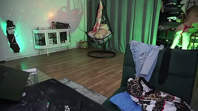 LaraPunkt's sex show image