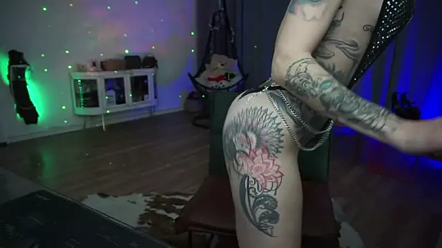 LaraPunkt's sex show image