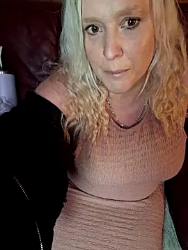 Bouncy-Bella28X's sex show image