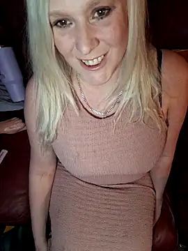 Bouncy-Bella28X's sex show image