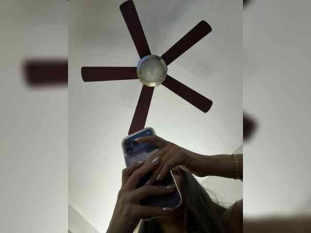 APRILHILL's sex show image