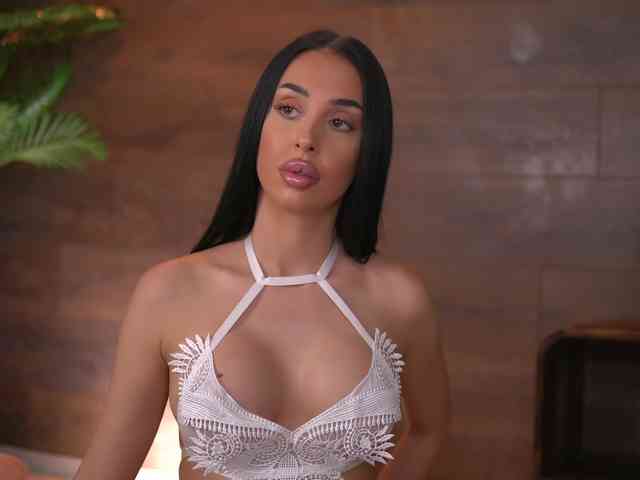 Изображение секс-шоу модели KairaAndrews