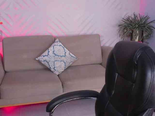 MadelineFox's sex show image