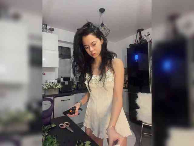 Taanni's sex show image