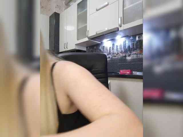 Nejnaja's sex show image