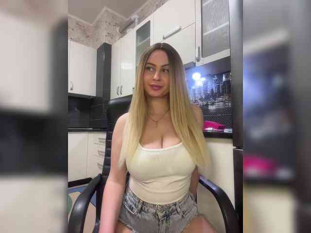 Nejnaja's sex show image