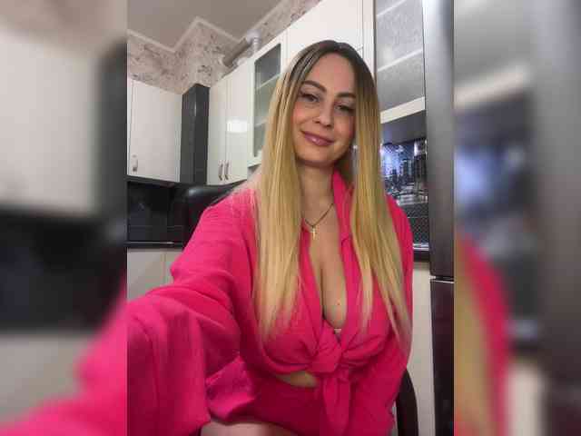 Nejnaja's sex show image