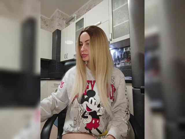 Nejnaja's sex show image