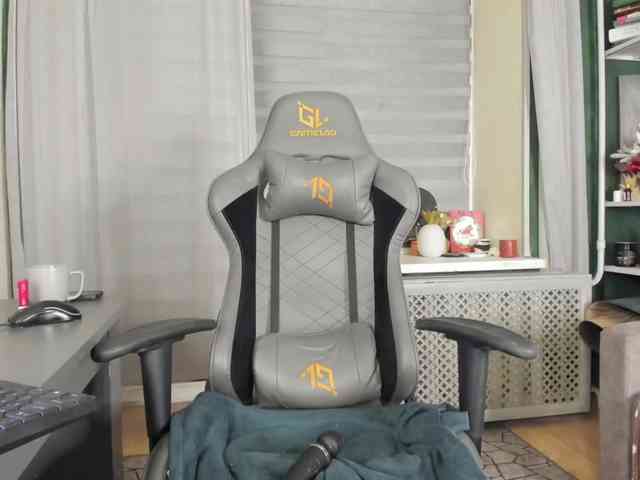 Aariella's sex show image