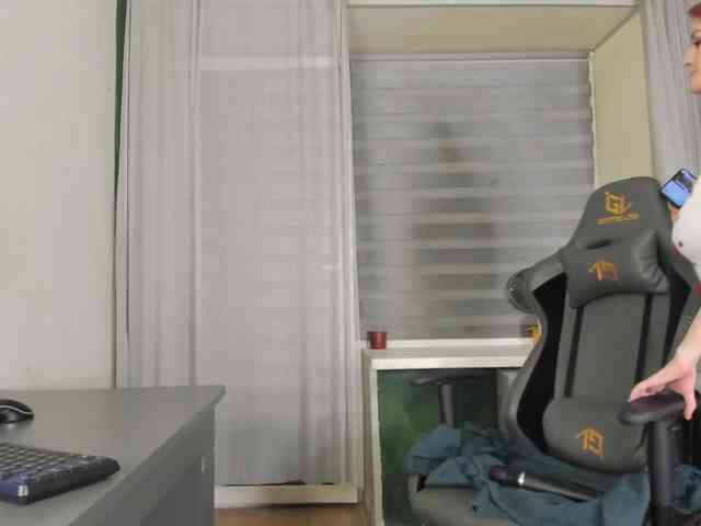 Aariella's sex show image