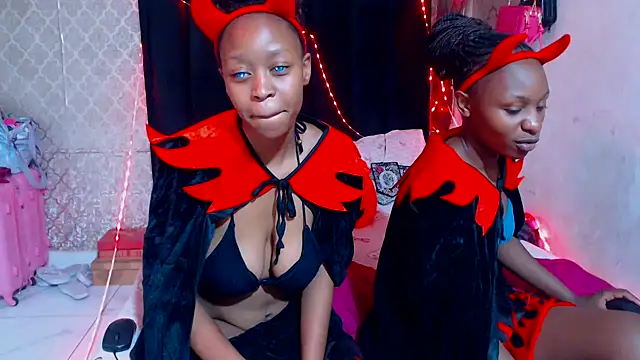 SexyPetitex25's sex show image SexyPetitex25's sex show image