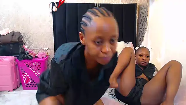 SexyPetitex25's sex show image SexyPetitex25's sex show image