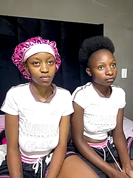 SexyPetitex25's sex show image