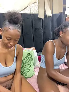 SexyPetitex25's sex show image