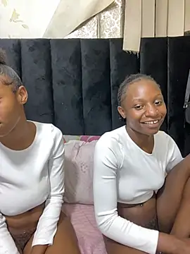 SexyPetitex25's sex show image