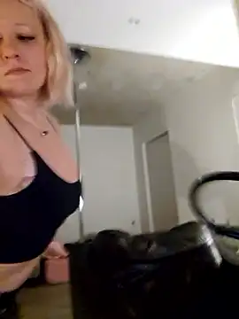 VirginDaisy's sex show image