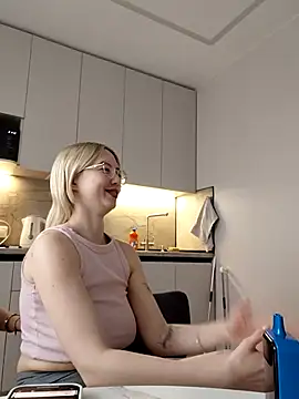 caressyourself's sex show image