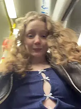 outside_rosy's sex show image