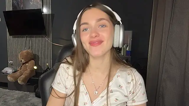 Veluxe's sex show image