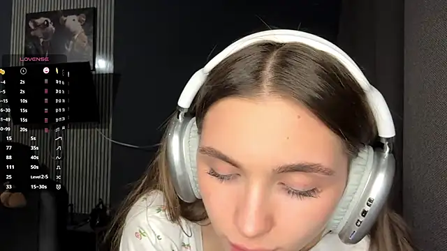 Veluxe's sex show image