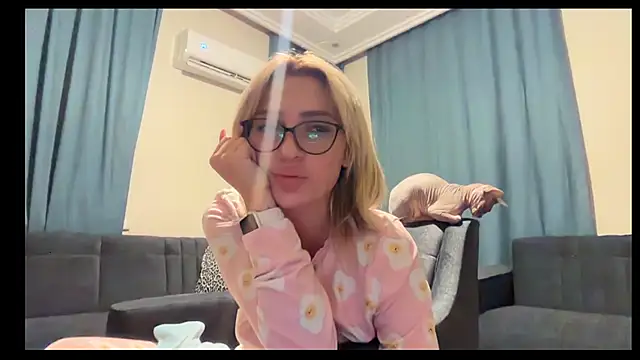 yaprakmericc's sex show image