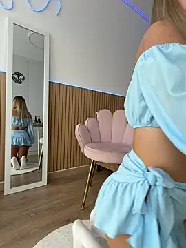 streetdoll's sex show image