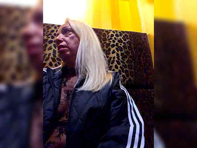 Изображение секс-шоу модели BaditaLuna Изображение секс-шоу модели BaditaLuna