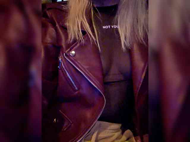 Изображение секс-шоу модели BaditaLuna Изображение секс-шоу модели BaditaLuna