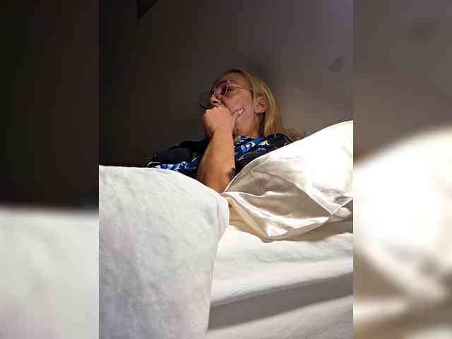 BaditaLuna's sex show image